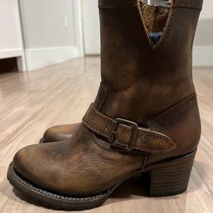 Freebird by Steve Madden - Carlito design. Like new. Size 7